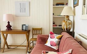 Spacious Comfortable Flat With Free Parking In East Finchley, Muswell Hill & Close To Alexandra Palace